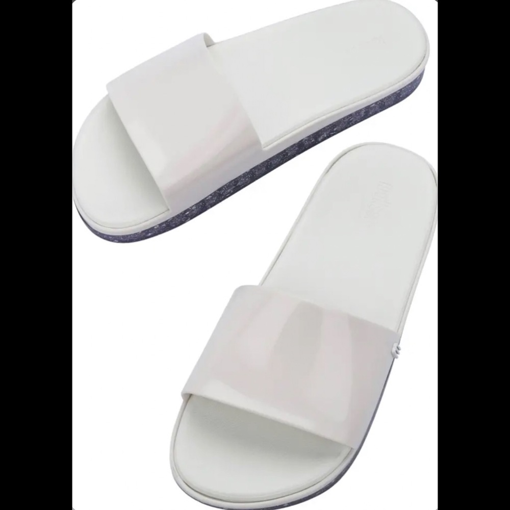 Beach Slide Sandal
MELISSA